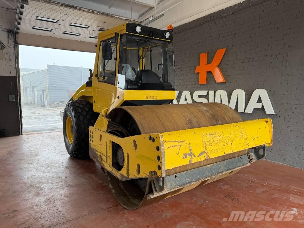 Bomag BW 211 D-4 Ühe trumliga rullid