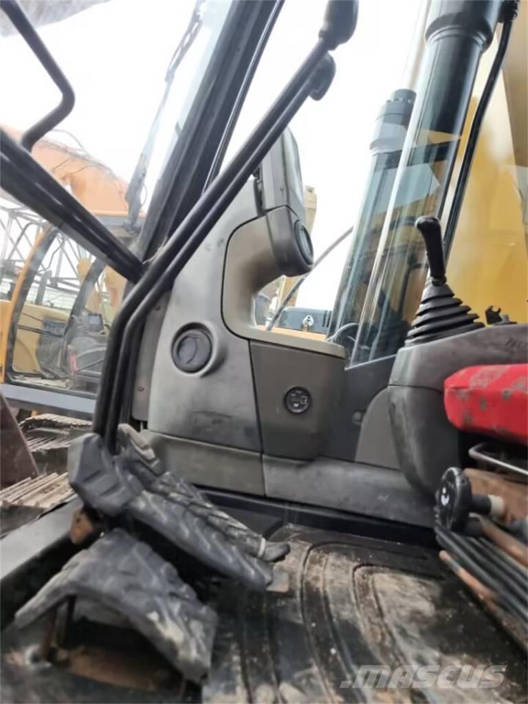 CAT 323 D Roomikekskavaatorid