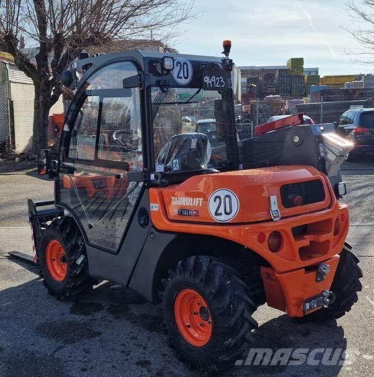 Ausa T144H Teleskooplaadurid