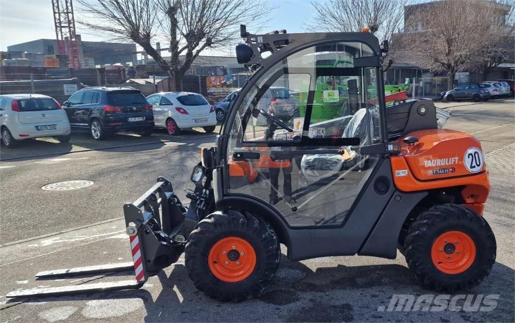 Ausa T144H Teleskooplaadurid