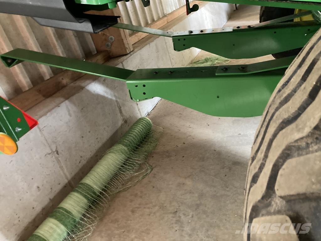 John Deere V461M Ruloonpressid