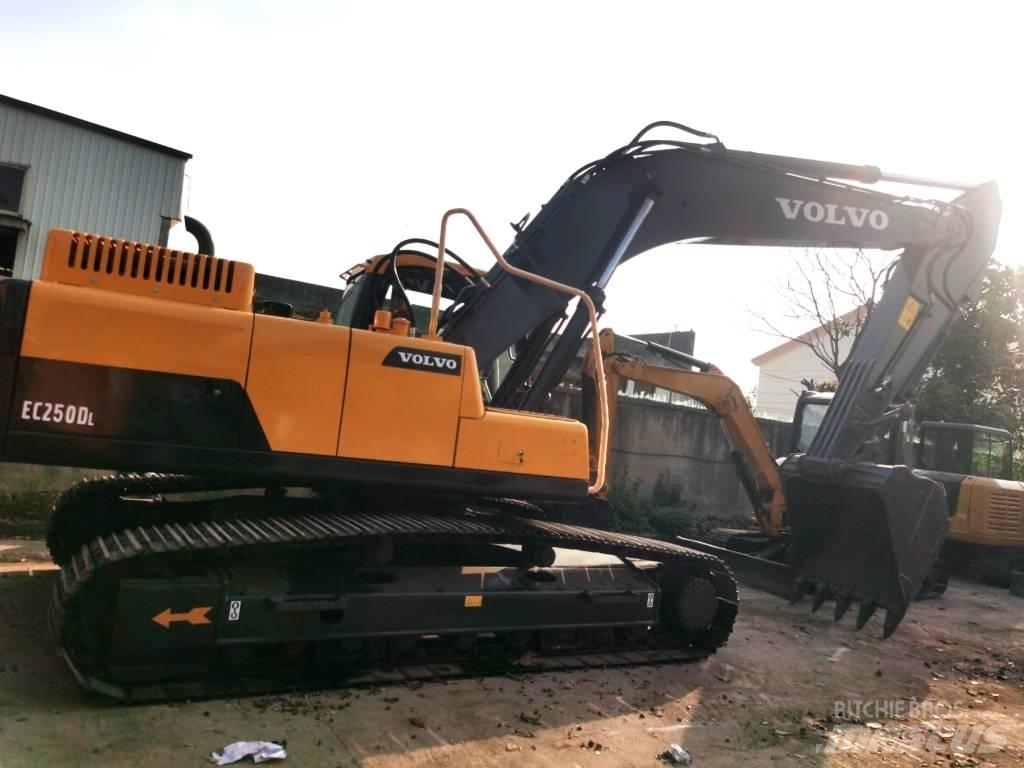 Volvo EC 250 D L Roomikekskavaatorid