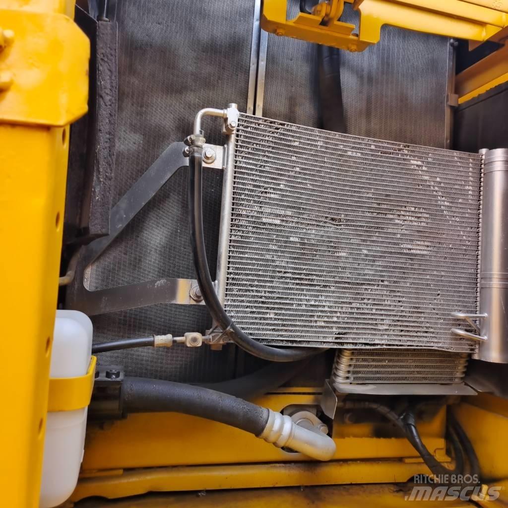 Komatsu PC 200-8 Roomikekskavaatorid