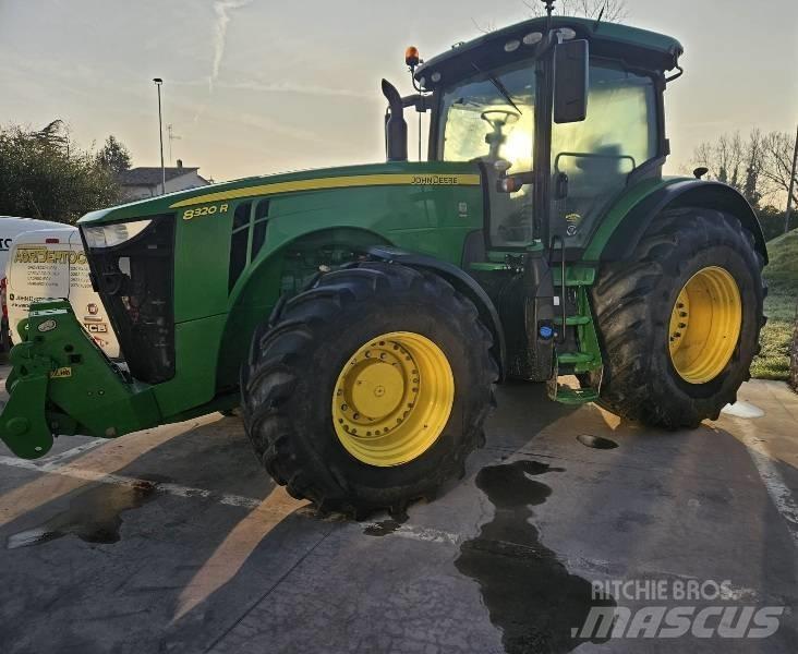 John Deere 8320 R Traktorid