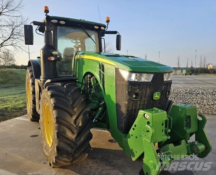 John Deere 8320 R Traktorid
