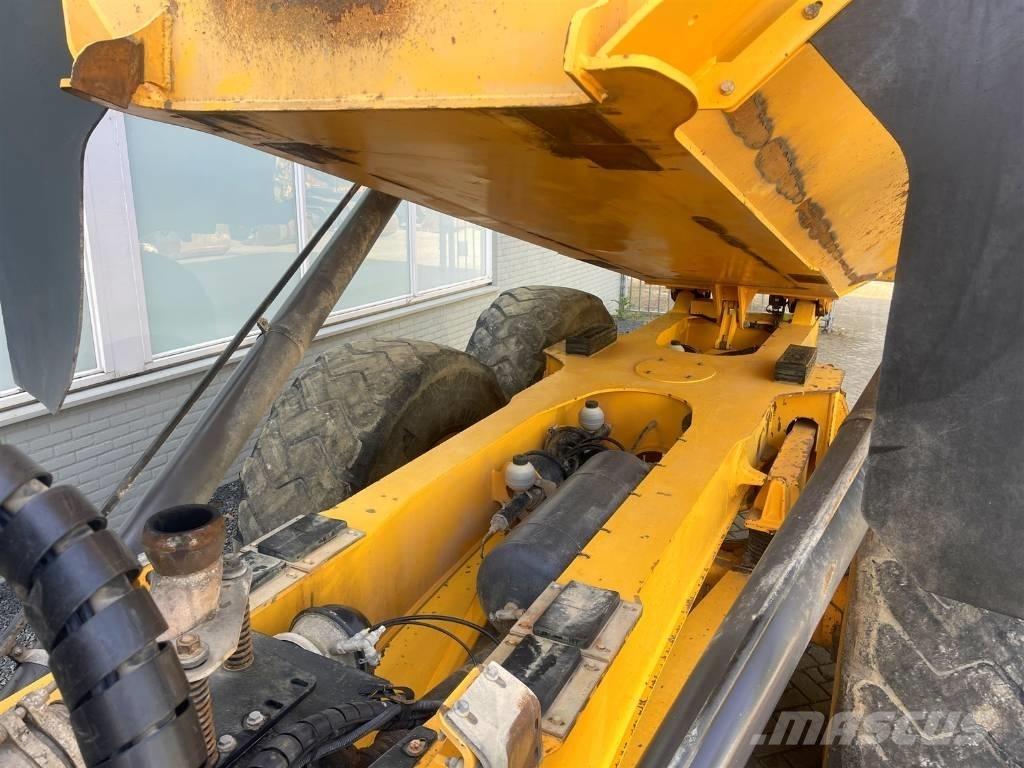 Volvo A25E Liigendraamiga pinnaseveokid