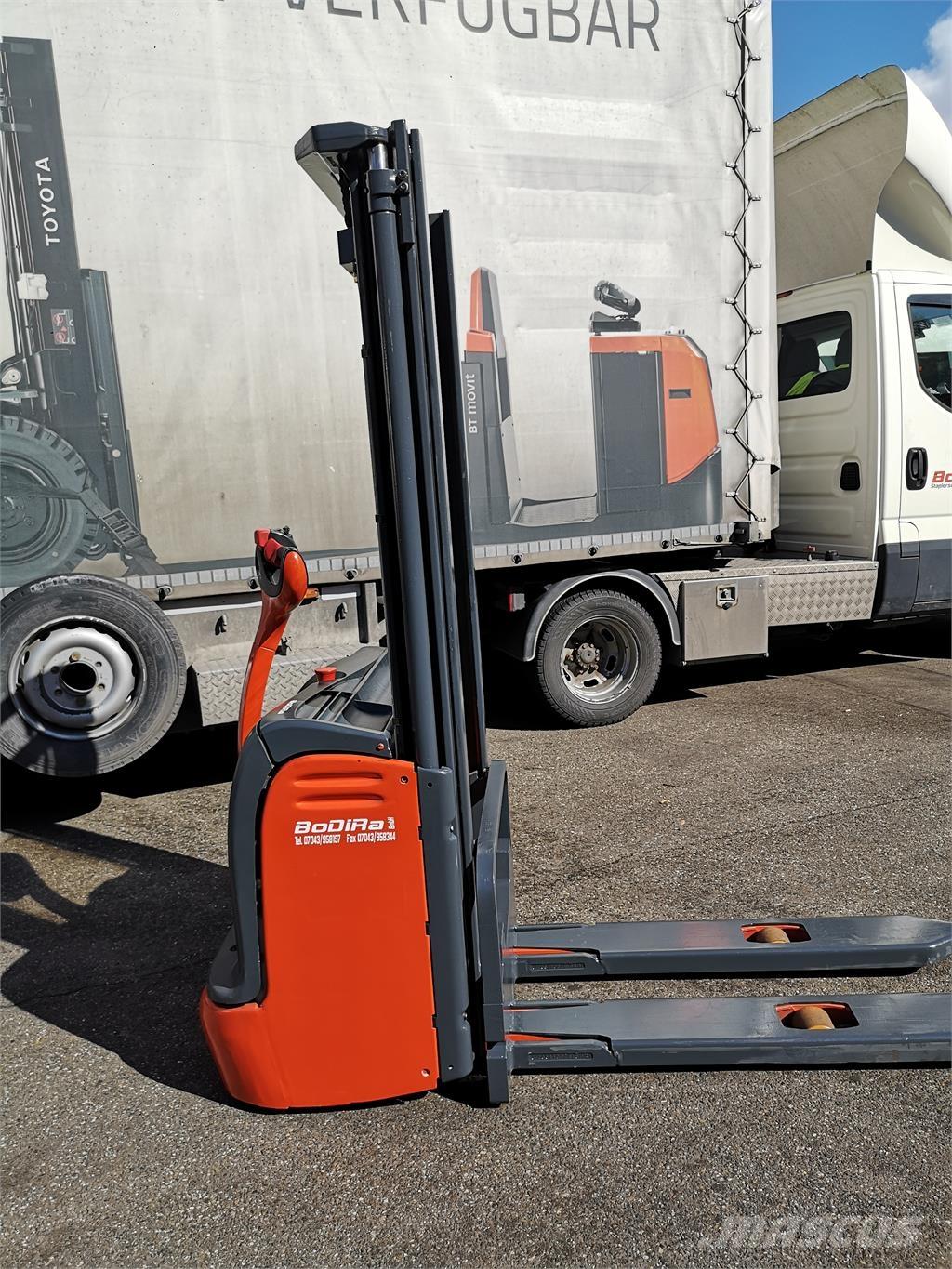 Linde L12 Platvormiga virnastajad