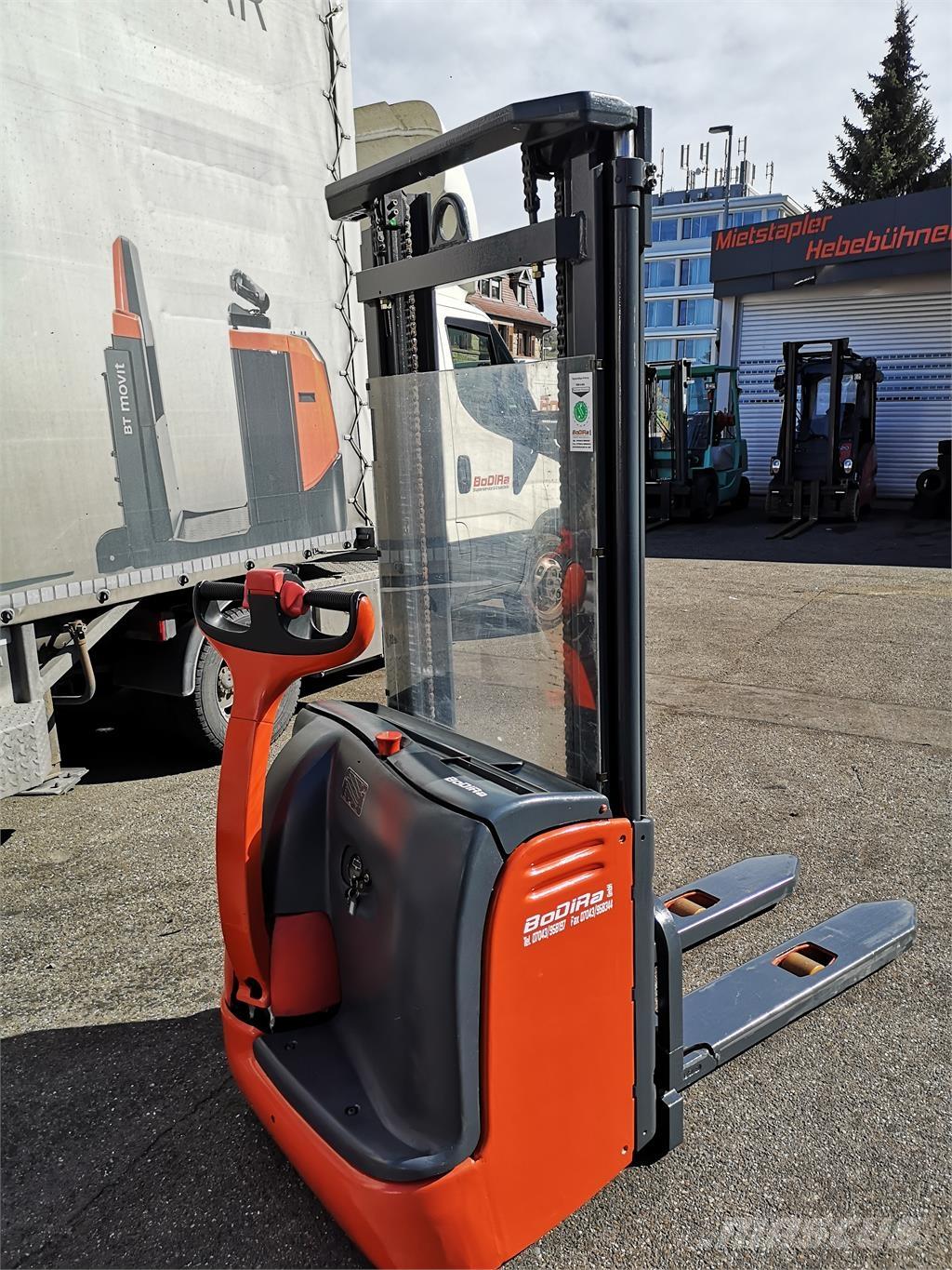 Linde L12 Platvormiga virnastajad