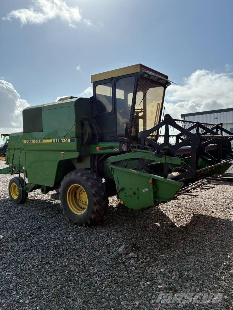 John Deere 1042 Teraviljakombainid