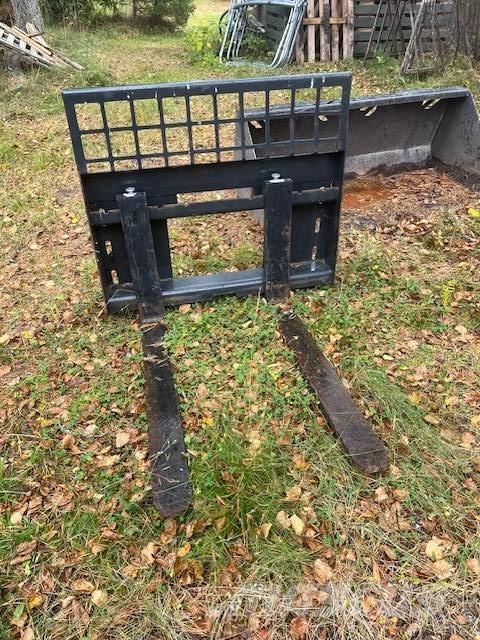 Bobcat L 28 Väikelaadurid