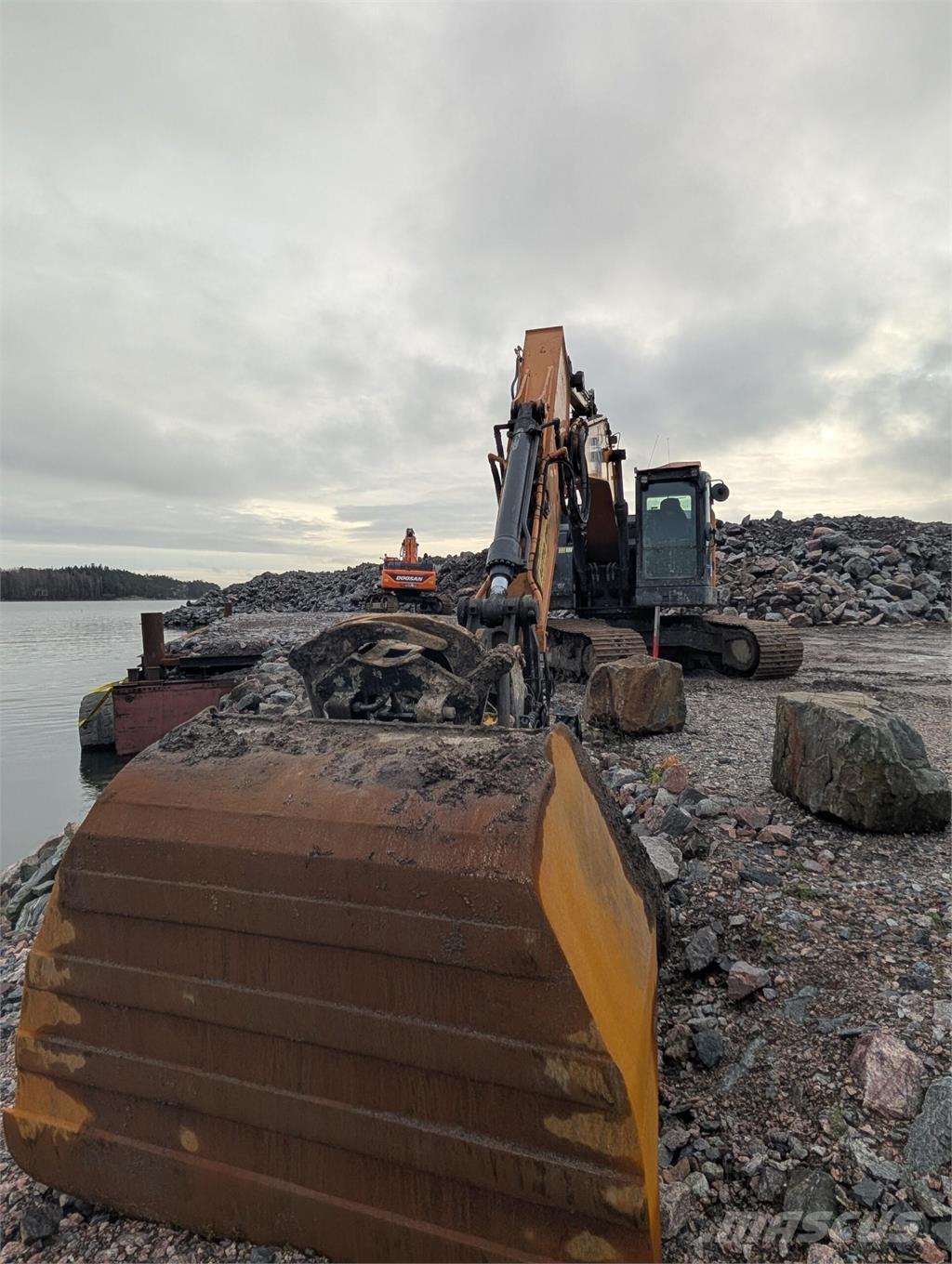 CASE CX 245D SR Roomikekskavaatorid