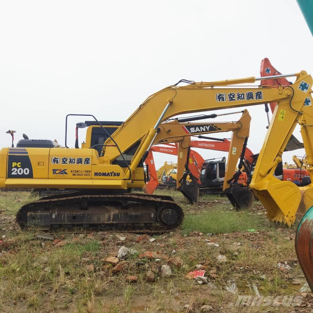 Komatsu PC200-8 Roomikekskavaatorid