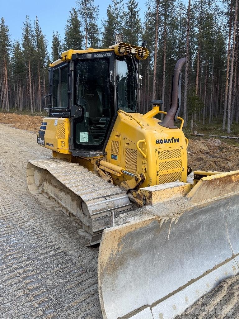 Komatsu D 37 PX-23 Buldooserid
