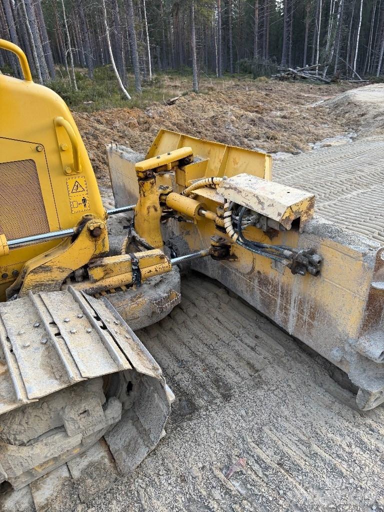 Komatsu D 37 PX-23 Buldooserid