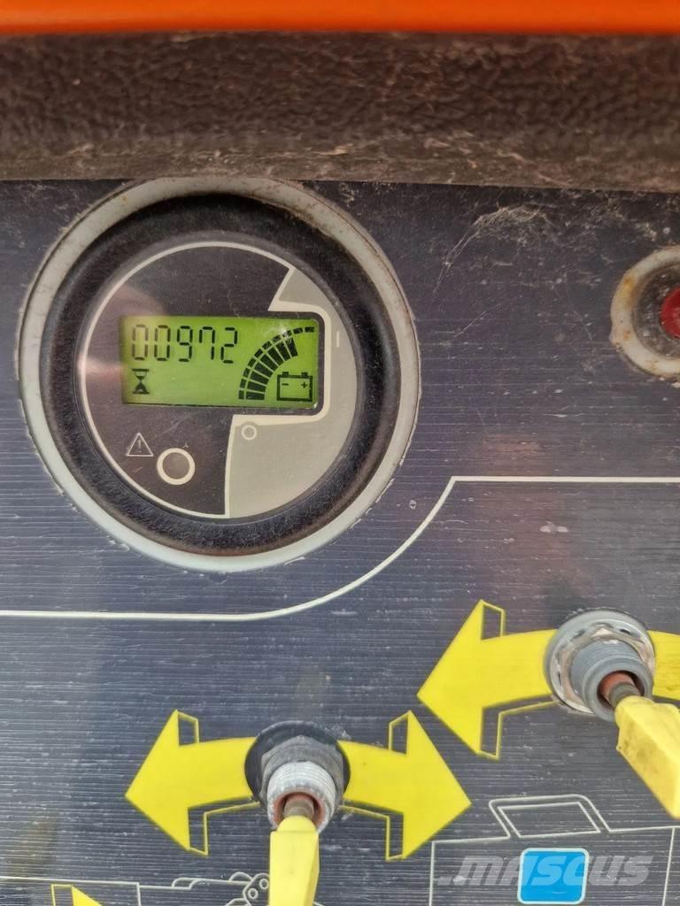 JLG E300AJP Iseliikuvad poomtõstukid