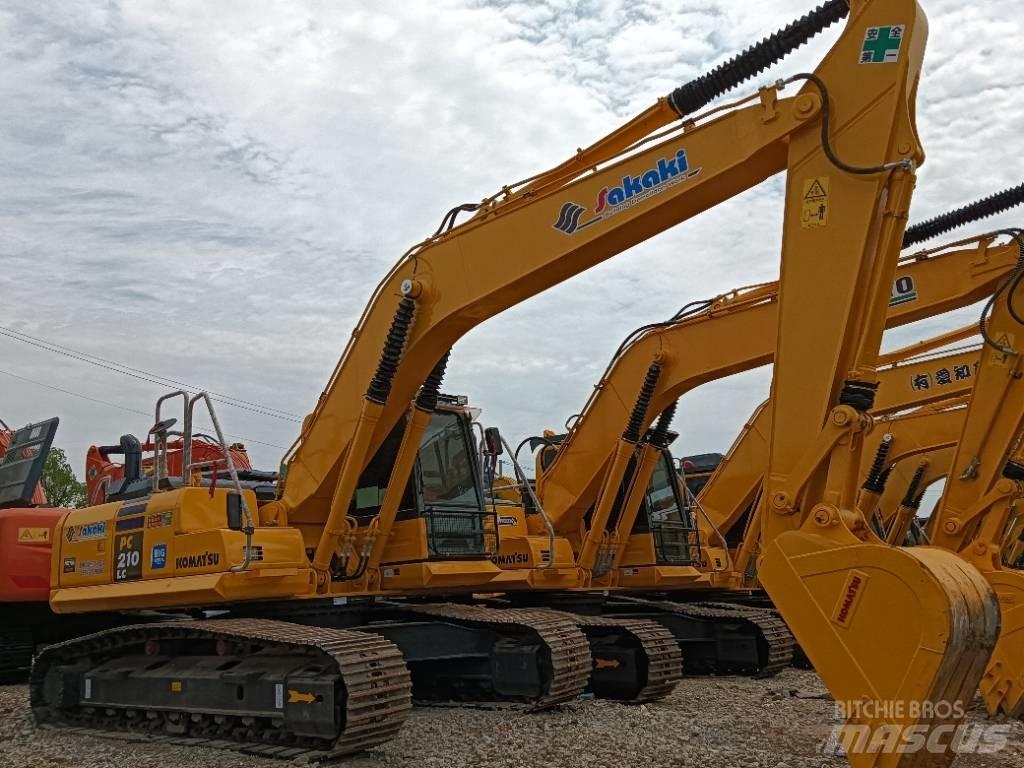 Komatsu PC 210-8 Roomikekskavaatorid