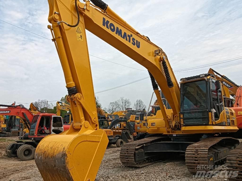 Komatsu PC 210-8 Roomikekskavaatorid