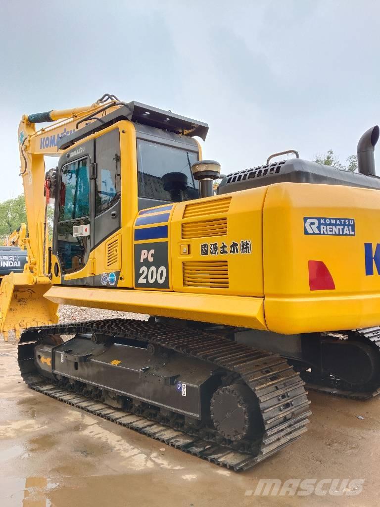 Komatsu PC200-8 Roomikekskavaatorid
