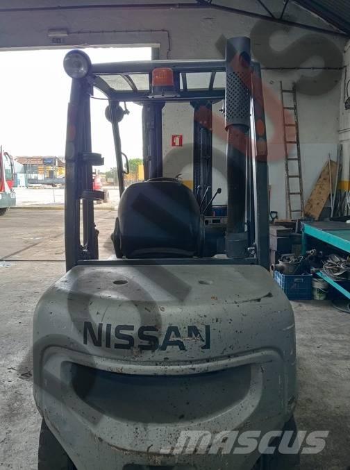 Nissan FGD02A30Q Lükandmastiga tõstukid