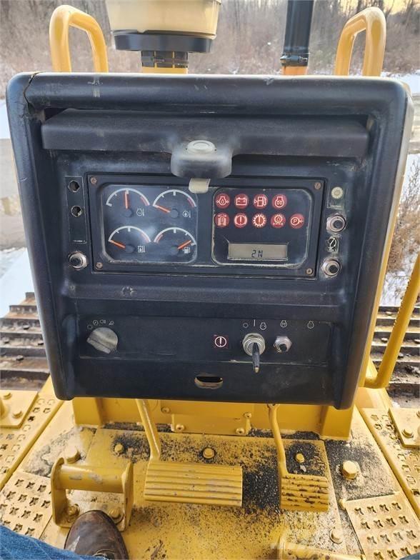 CAT D6M XL Buldooserid