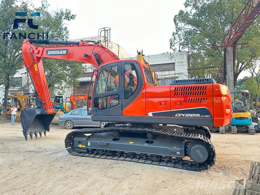 Doosan DX 225 LC Roomikekskavaatorid
