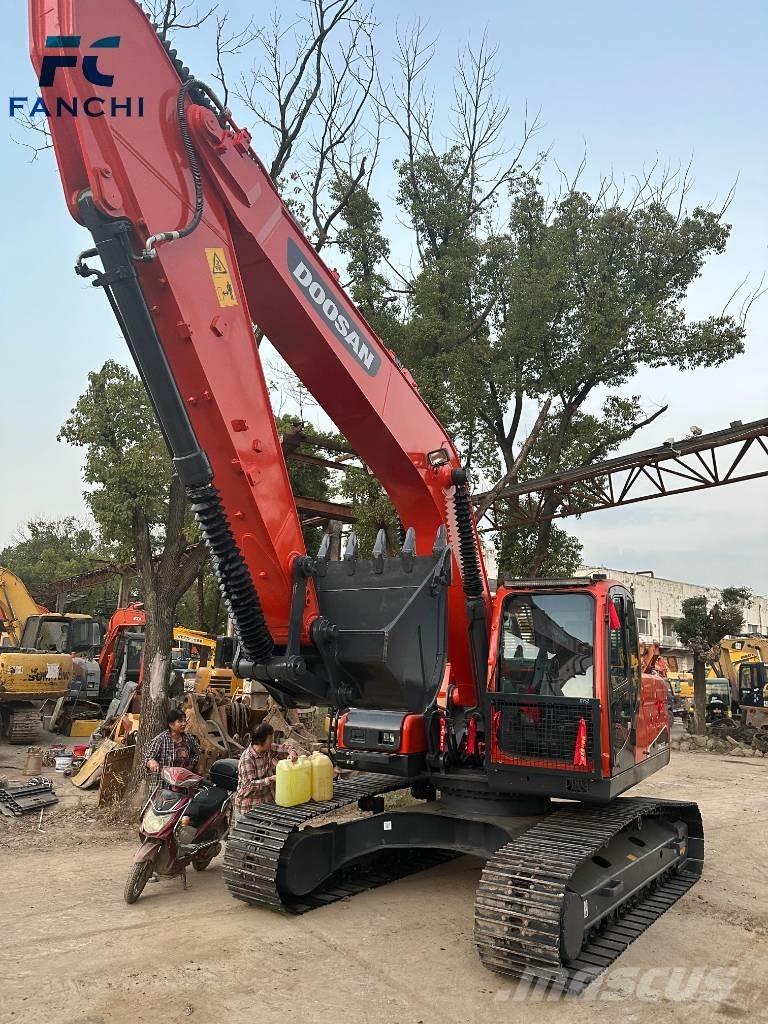 Doosan DX 225 LC Roomikekskavaatorid