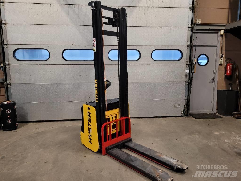 Hyster S 1.6 Järelkäidavad virnastajad