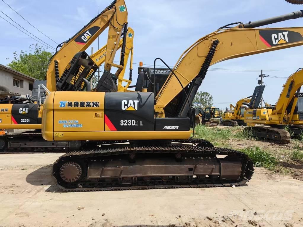 CAT 323 D Roomikekskavaatorid