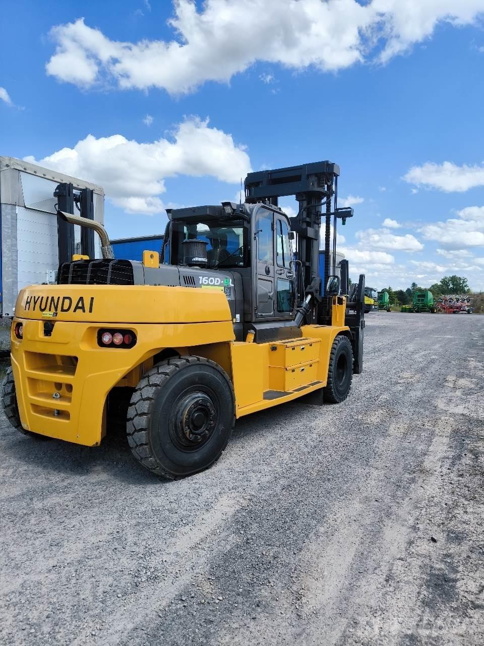 Hyundai 160D-9L Veoautol transporditav kahveltõstuk