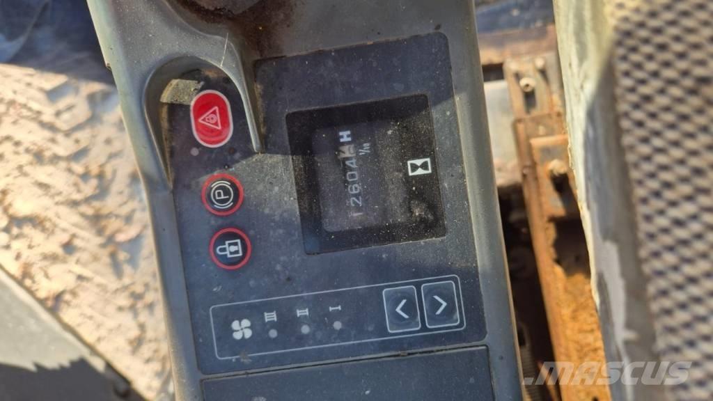 JCB JS 130 Roomikekskavaatorid