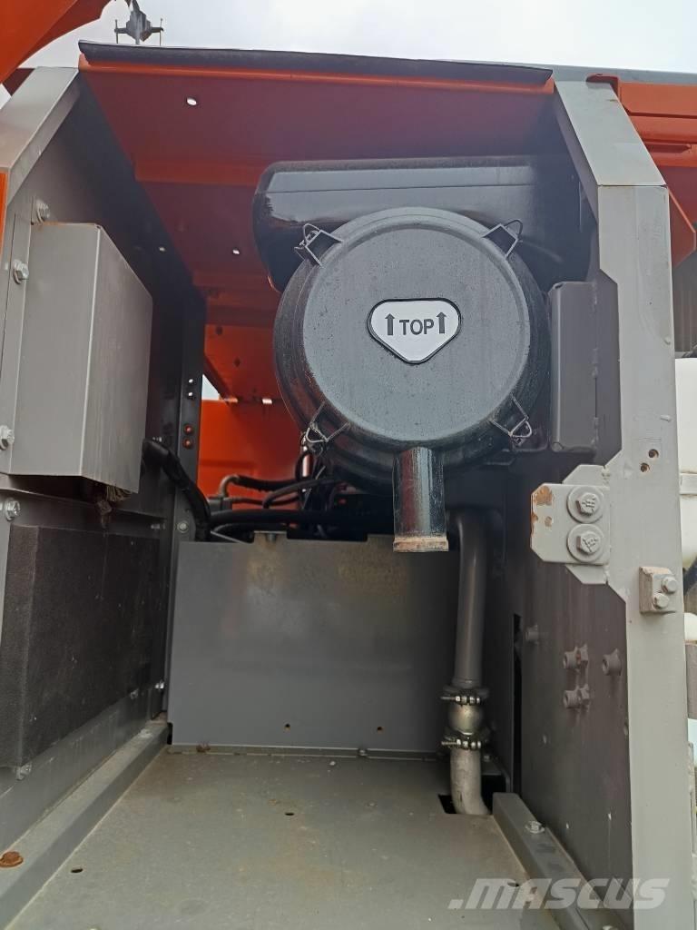Hitachi ZX 210 Roomikekskavaatorid