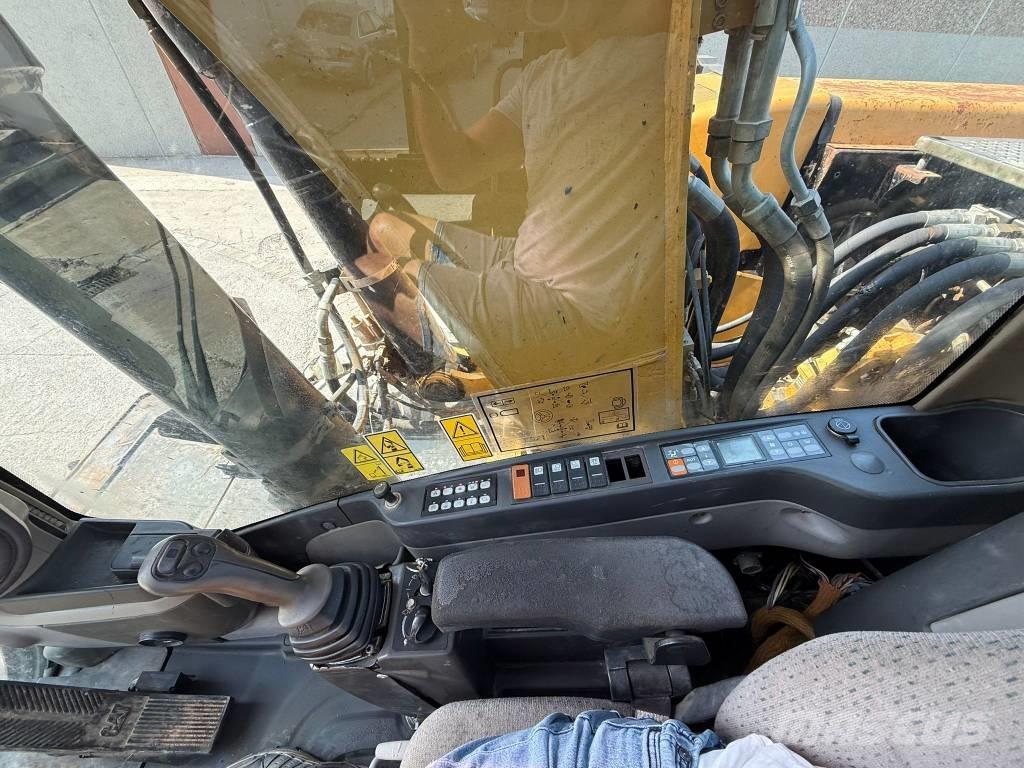 CAT M 322 D Ratasekskavaatorid