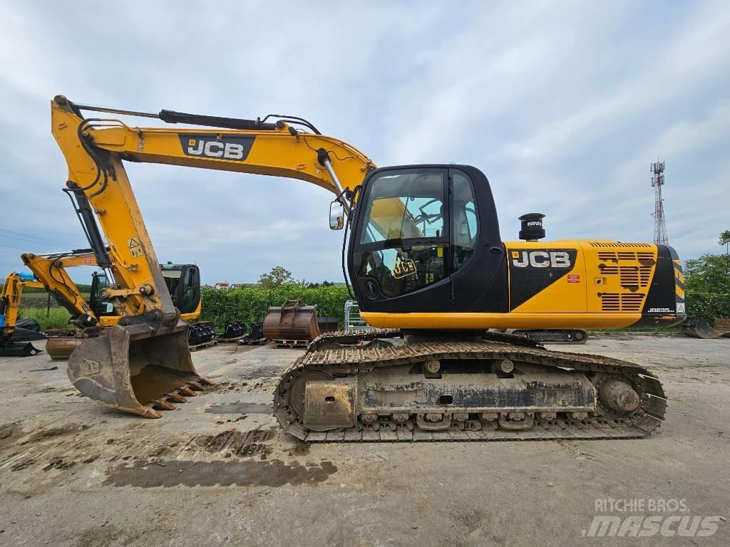 JCB 235 HD Roomikekskavaatorid