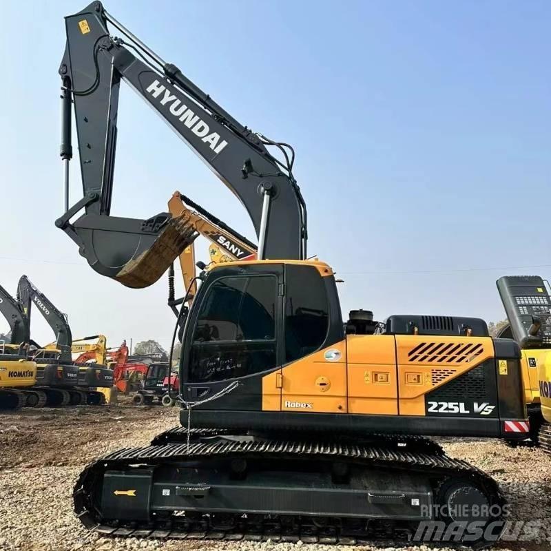 Hyundai R225 Roomikekskavaatorid