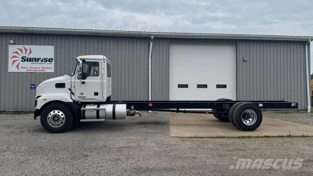  2025 Mack MD 6 Raamautod