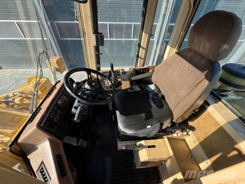 CAT 938 F Rataslaadurid