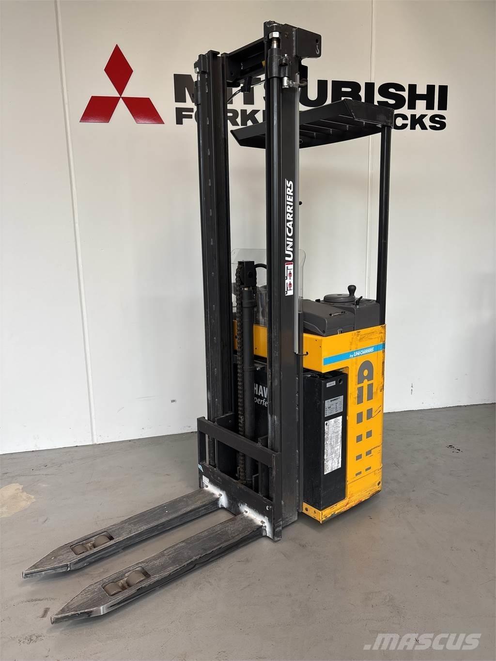 Atlet A160 Platvormiga virnastajad