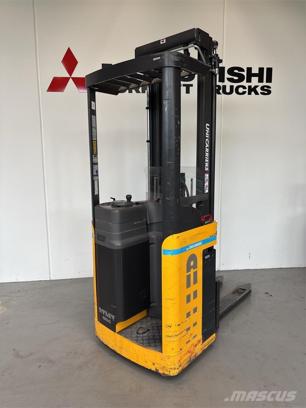 Atlet A160 Platvormiga virnastajad