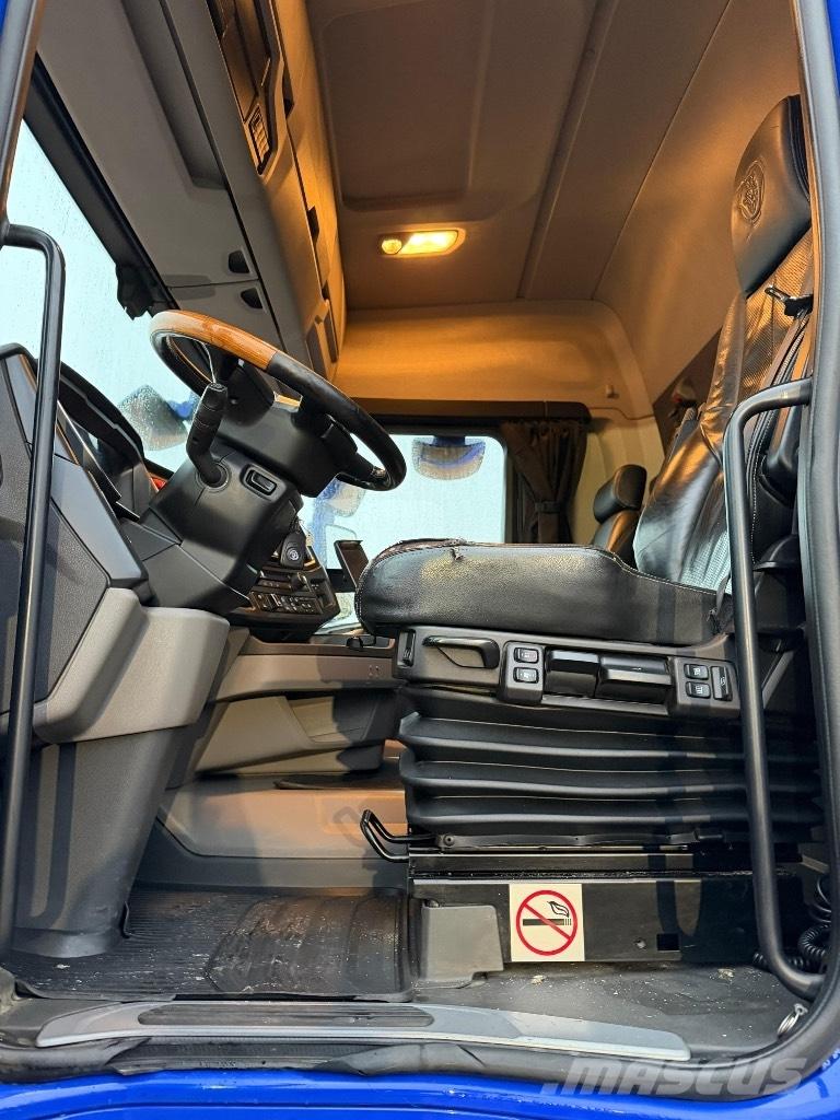 Scania R540B8x4*4NB Raamautod