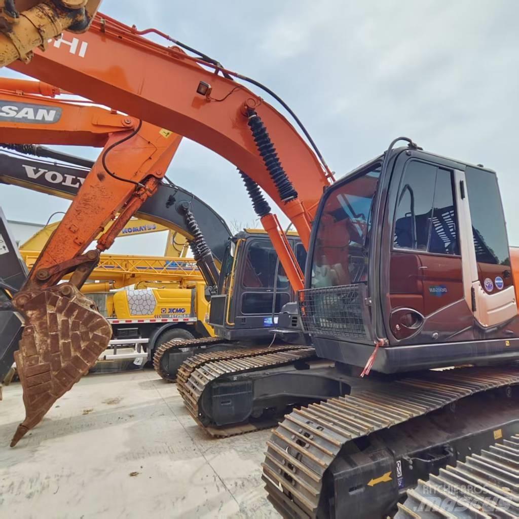 Hitachi ZX 210 Roomikekskavaatorid