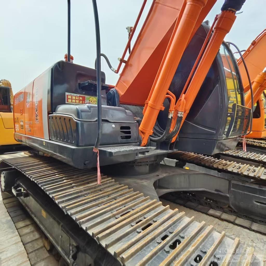 Hitachi ZX 210 Roomikekskavaatorid
