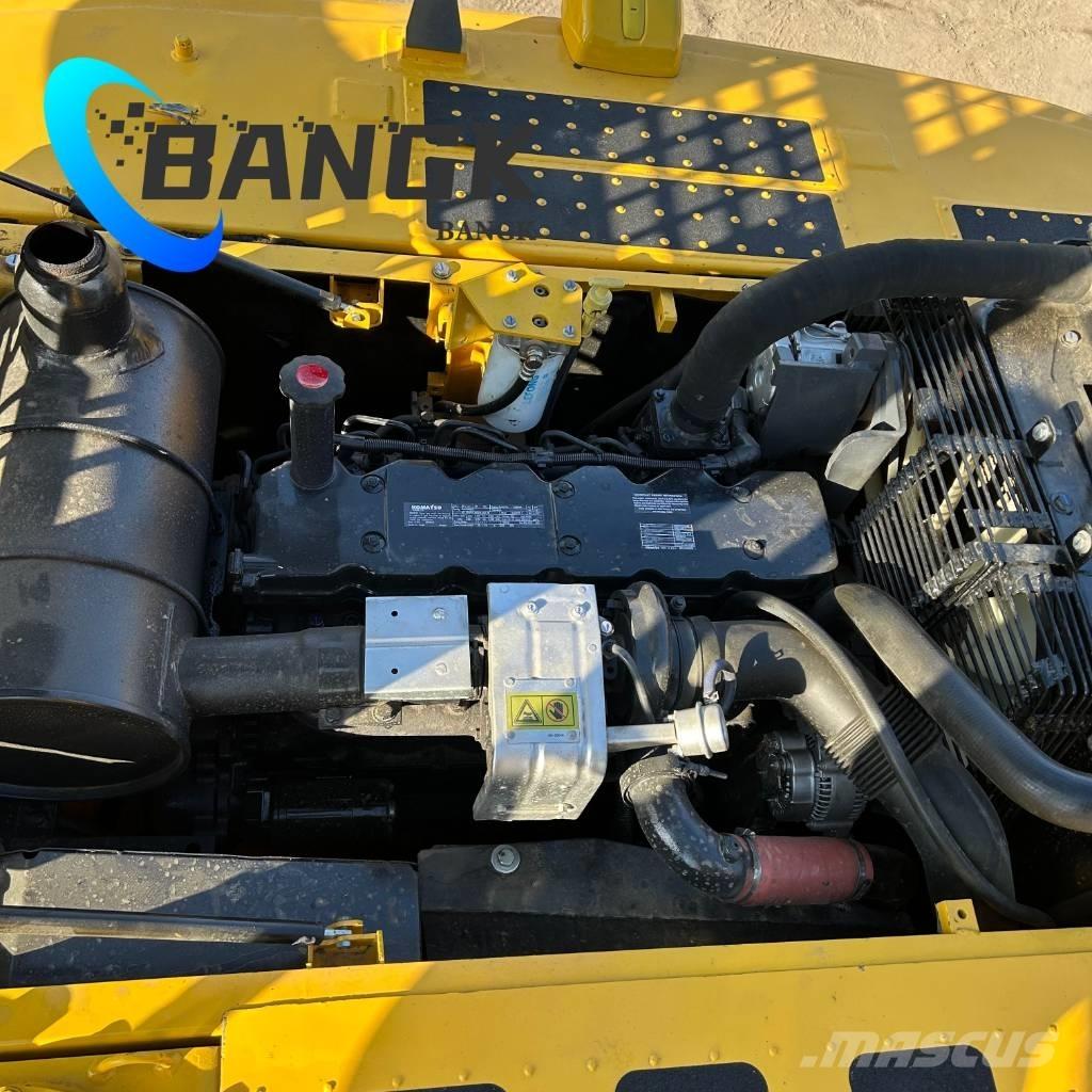 Komatsu PC 240-8 Roomikekskavaatorid