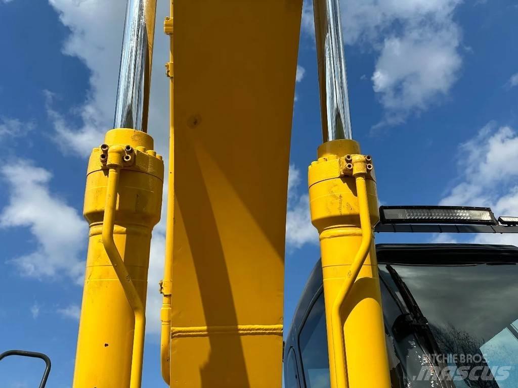 New Holland E215 Roomikekskavaatorid