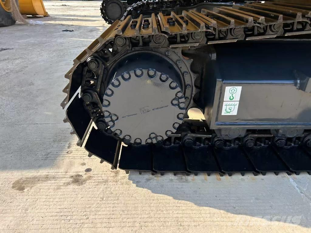 Komatsu 220 Roomikekskavaatorid