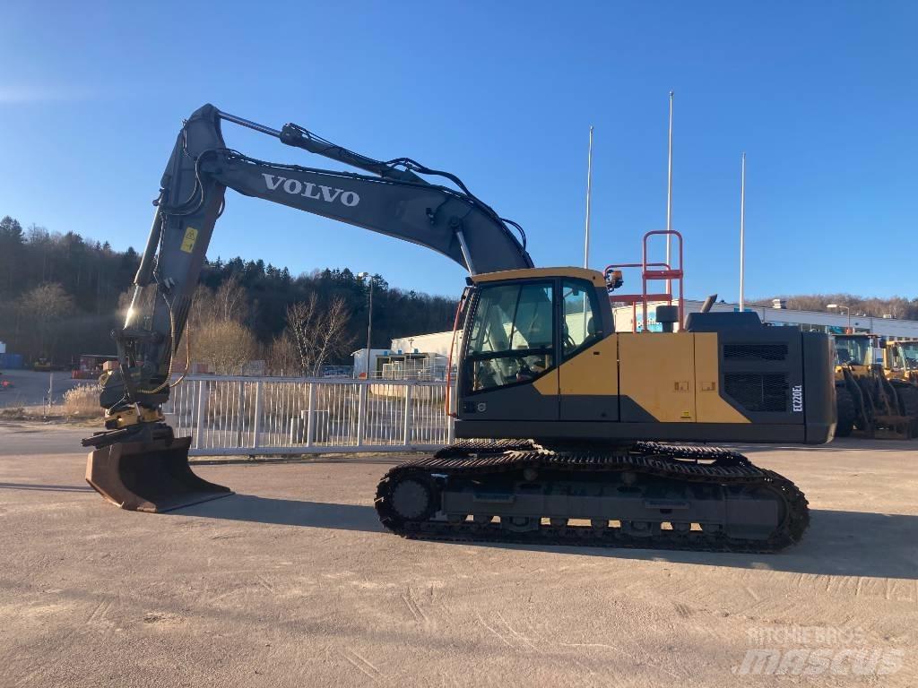 Volvo EC 220 E Roomikekskavaatorid