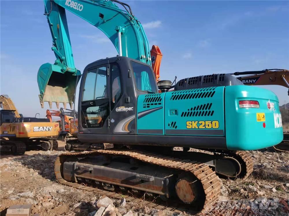 Kobelco SK250-8 Roomikekskavaatorid