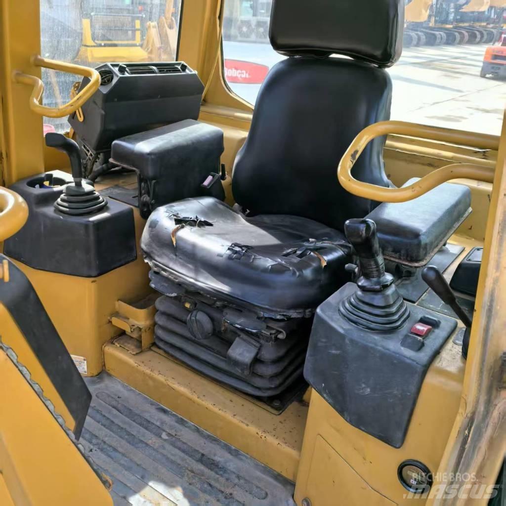 CAT D 5 G LGP Buldooserid