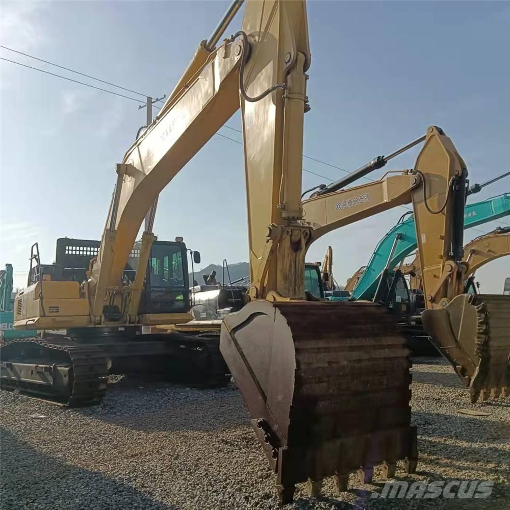 Komatsu PC450-8 Roomikekskavaatorid