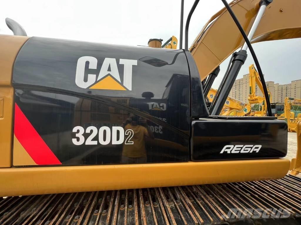 CAT 320 Roomikekskavaatorid