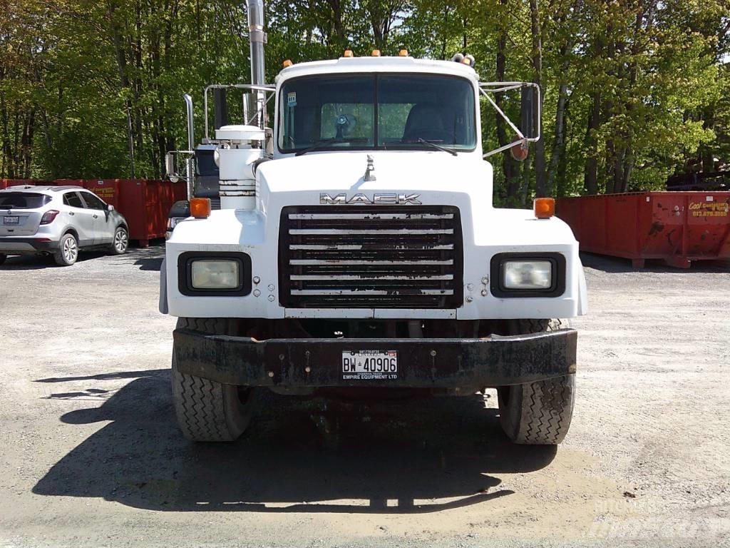 Mack RB 688 S Raamautod